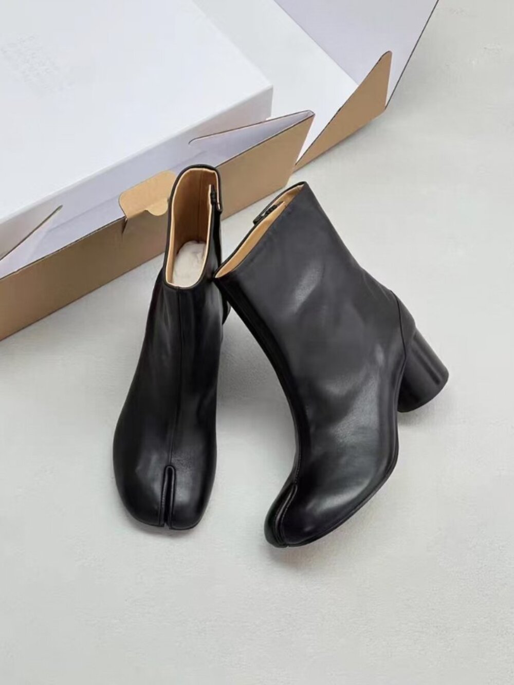 Maison Margiela Black Tabi Split Toe Leather Ankle Boots